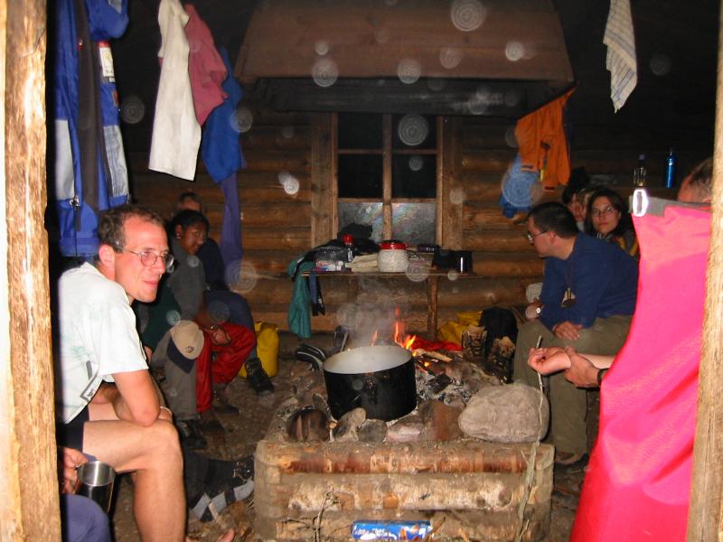 Norwegen Reisegruppe in der Blockhütte